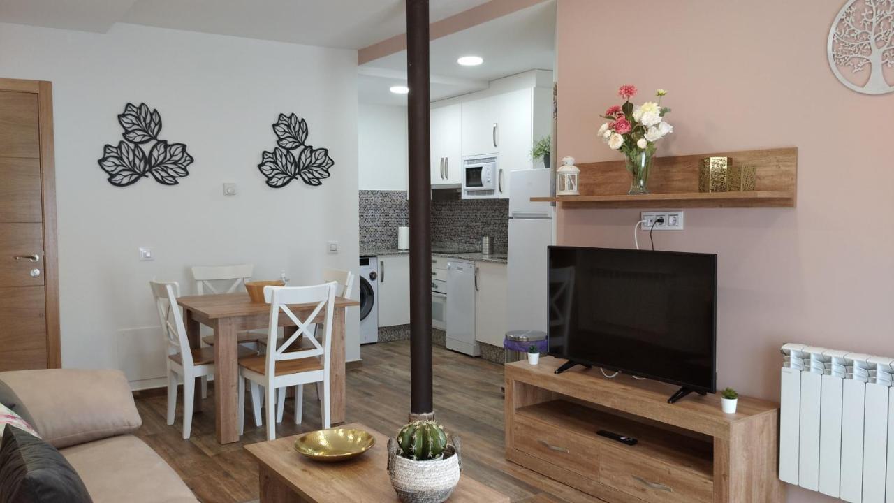 Apartamentos Turisticos Las Candelas Puebla de Sanabria Eksteriør bilde